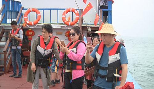 琼海潭门休闲渔业项目游客络绎不绝带动渔民转产转业